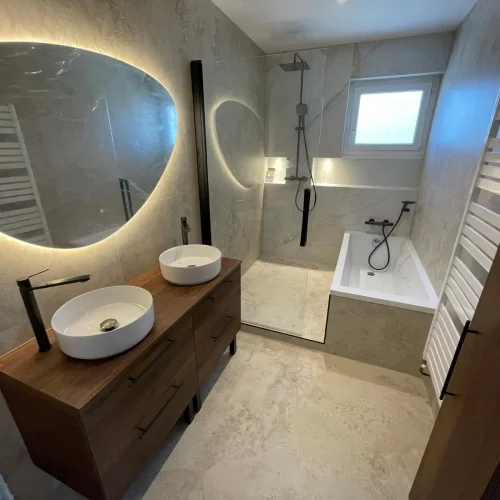 Salle de bain double vasque baignoire et douche
